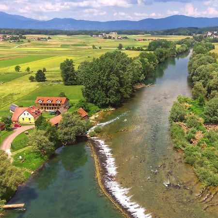 Fortun Estate - Apartmaji Ob Reki Kolpi Metlika Buitenkant foto