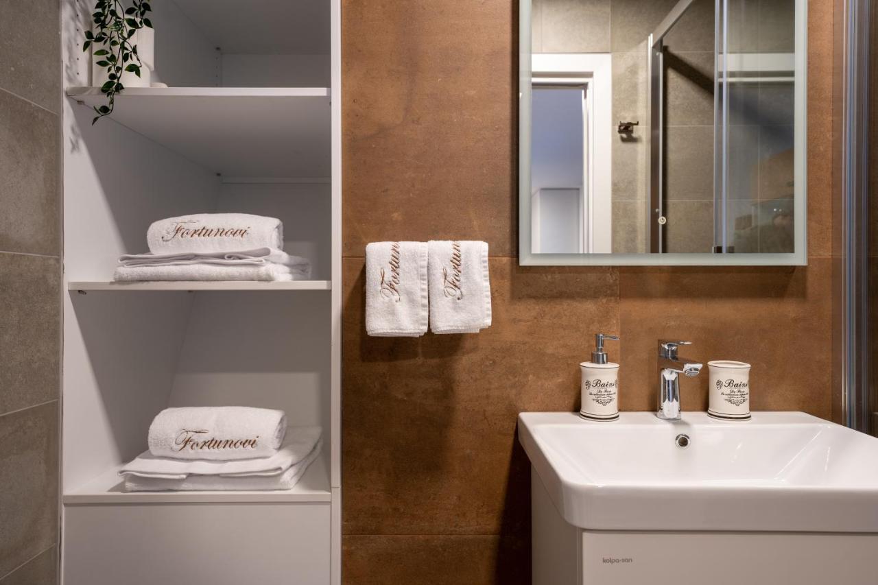 Fortun Estate - Apartmaji Ob Reki Kolpi Metlika Buitenkant foto