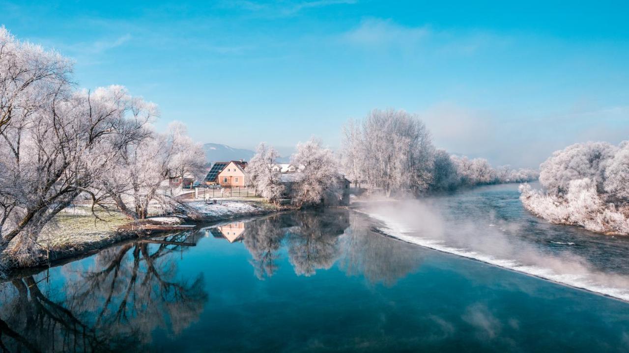 Fortun Estate - Apartmaji Ob Reki Kolpi Metlika Buitenkant foto
