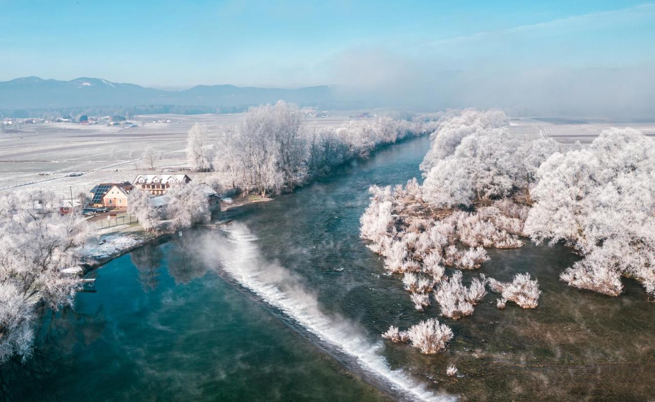 Fortun Estate - Apartmaji Ob Reki Kolpi Metlika Buitenkant foto