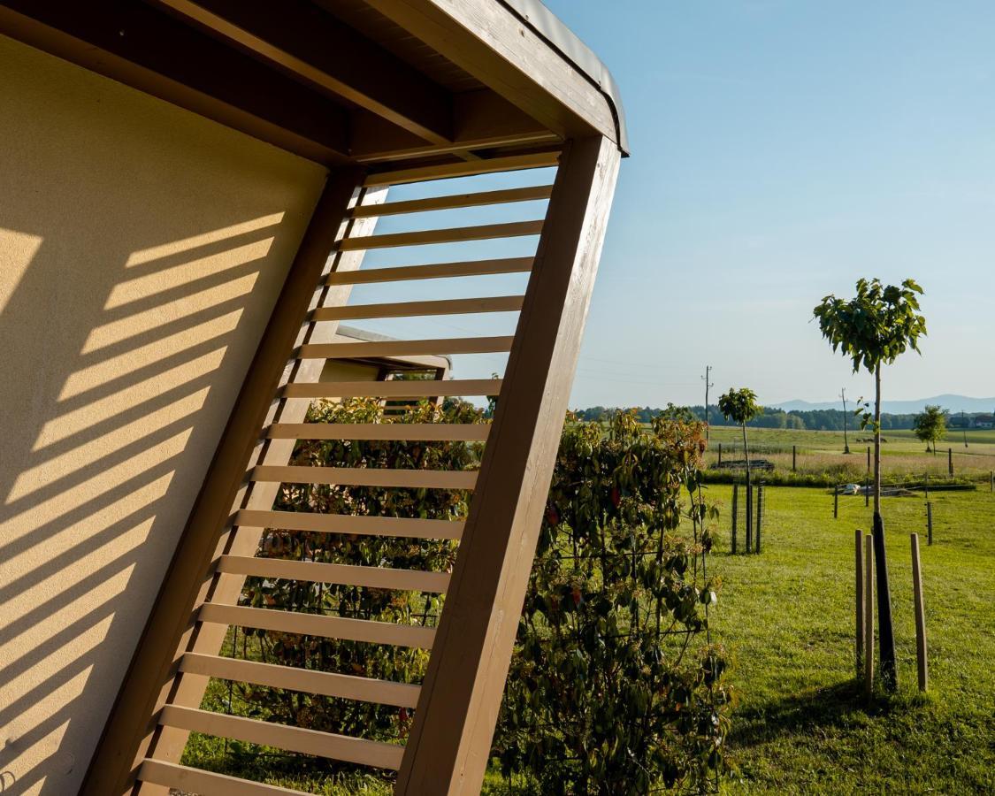 Fortun Estate - Apartmaji Ob Reki Kolpi Metlika Buitenkant foto