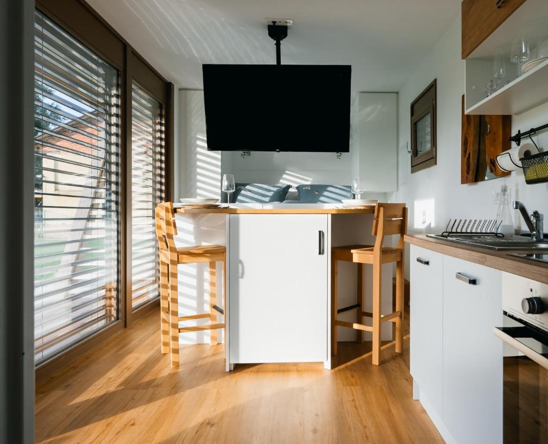 Fortun Estate - Apartmaji Ob Reki Kolpi Metlika Buitenkant foto