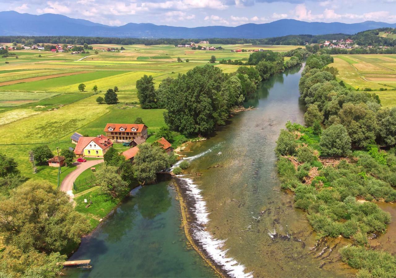 Fortun Estate - Apartmaji Ob Reki Kolpi Metlika Buitenkant foto