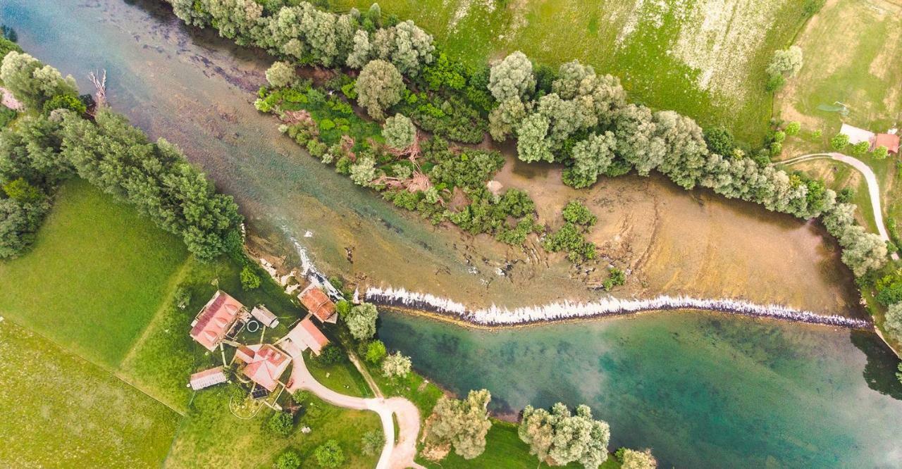 Fortun Estate - Apartmaji Ob Reki Kolpi Metlika Buitenkant foto
