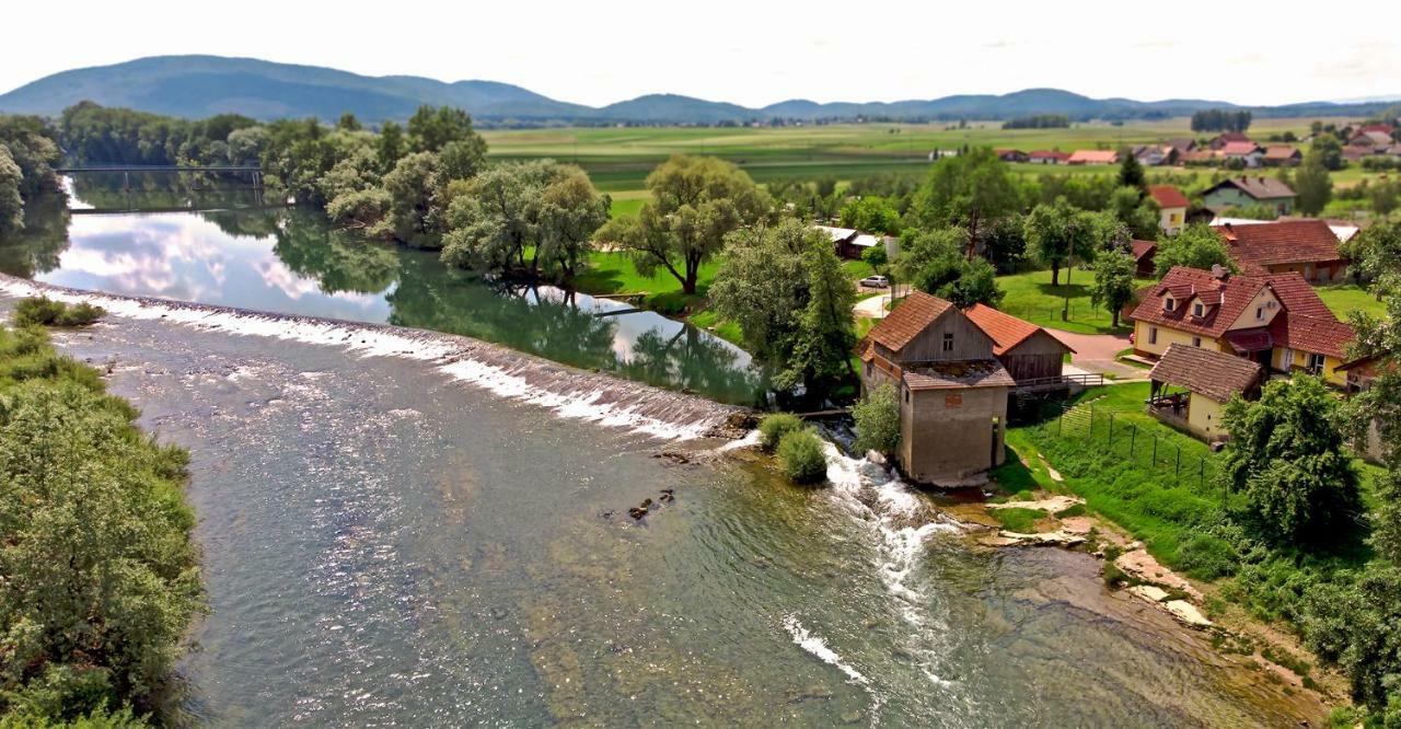 Fortun Estate - Apartmaji Ob Reki Kolpi Metlika Buitenkant foto